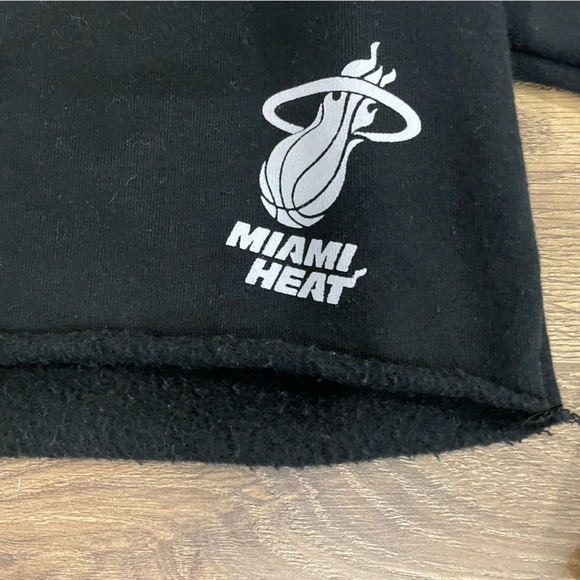 Miami Heat Official NBA Cropped Women’s Black Sweater Small - Picture 4 of 8